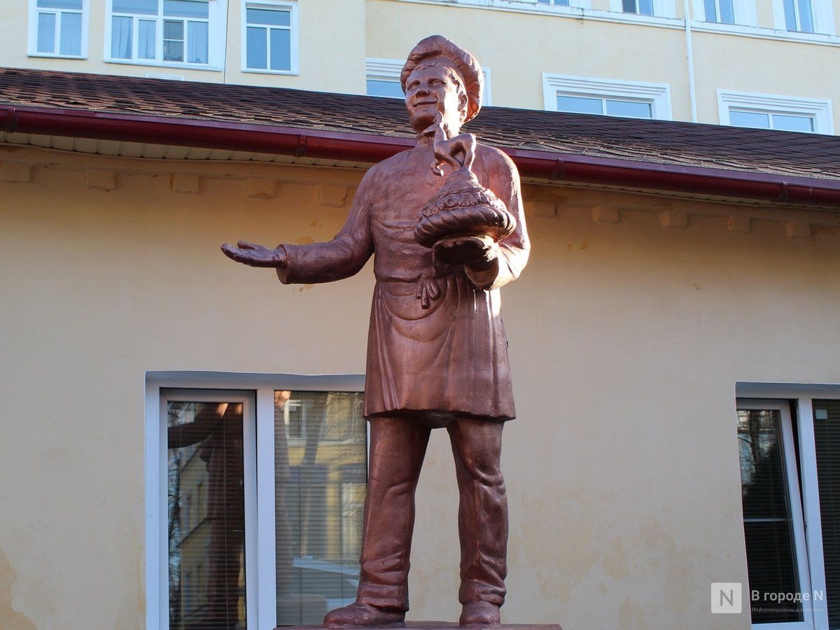 Сломанные руки и отбитые уши: нижегородские скульптуры страдают от вандалов - фото 10