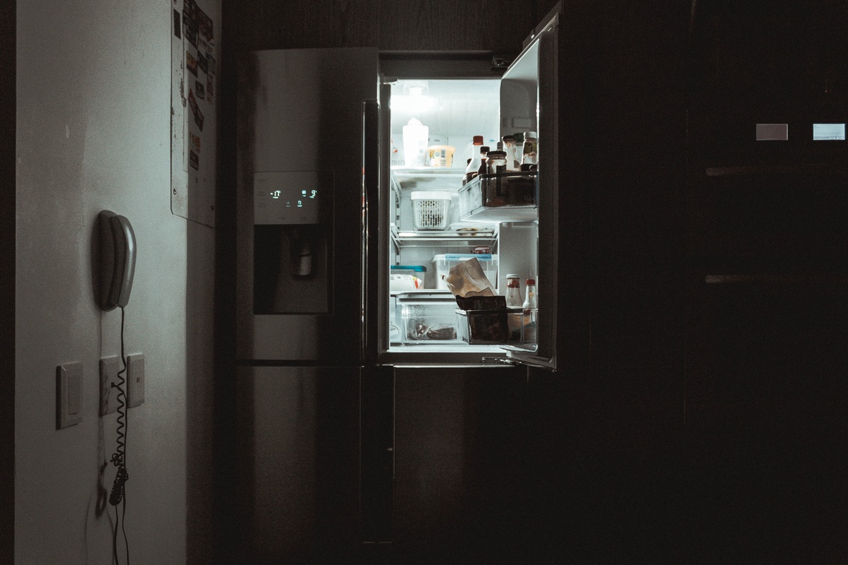 Коронавирусы живут в холодильнике годами. Как и чем его продезинфицировать - фото 1