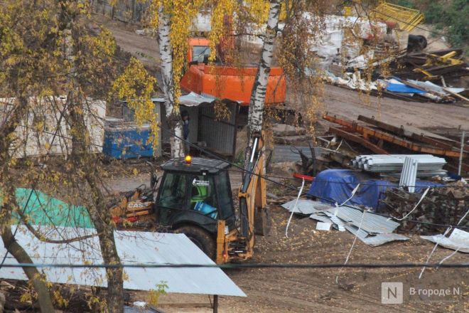 Сорванные сроки и тонна грязи: фоторепортаж со стройки террасного парка в Почаинском овраге - фото 33