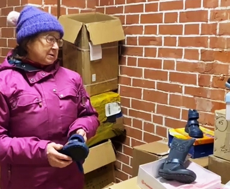 Нижегородская предпринимательница передала 50 пар обуви детям Донбасса - фото 1