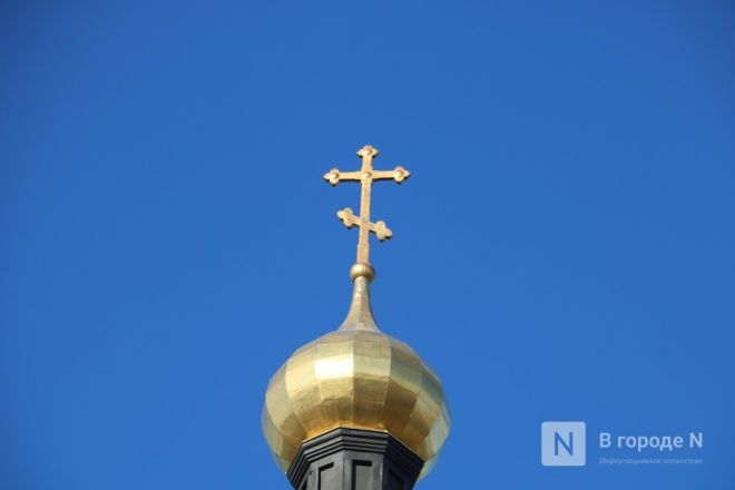 Шли Крестным ходом и ели гигантский кулич: как прошла Пасха в Нижнем Новгороде — фоторепортаж - фото 30