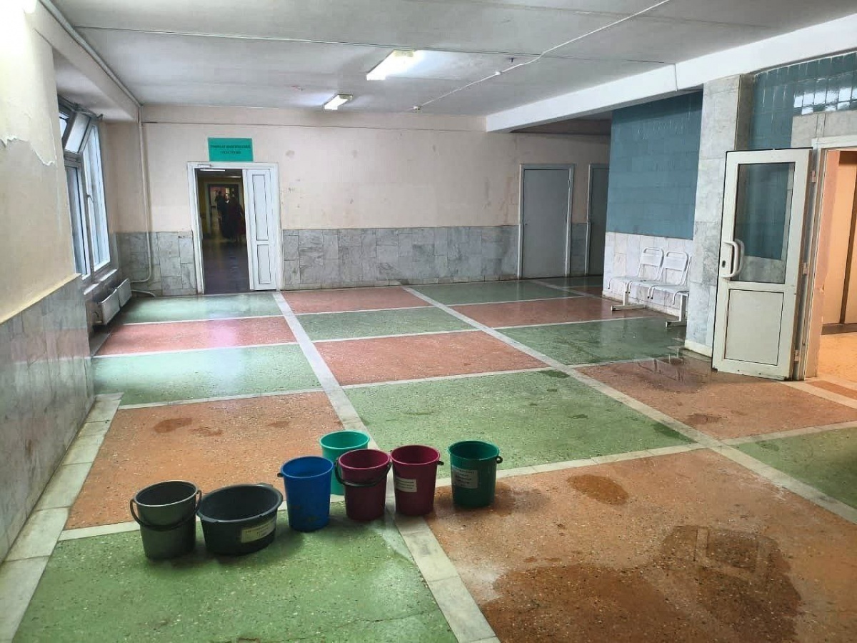 Корпус детской областной больницы затопило в Нижнем Новгороде - фото 1