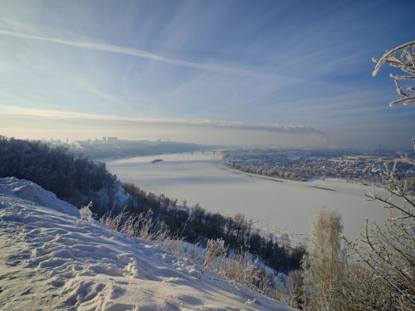 Аномальные морозы в Нижнем Новгороде: фоторепортаж из заснеженных парков - фото 19