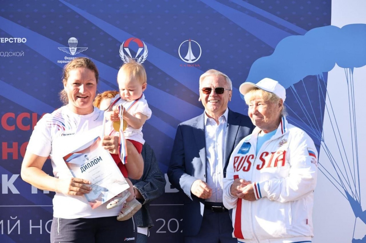 Спикер ЗСНО Люлин посетил закрытие соревнований по парашютному спорту - фото 2