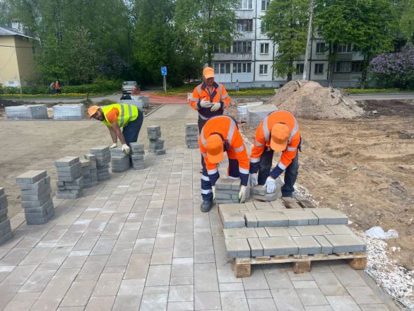 Монтаж освещения начался в сквере на улице Чаадаева в Нижнем Новгороде - фото 1